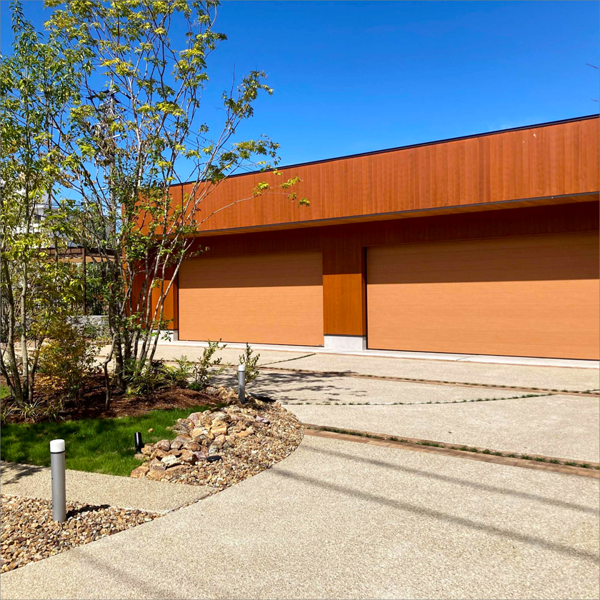 お気に入りの愛車をしまう宝箱のような庭空間