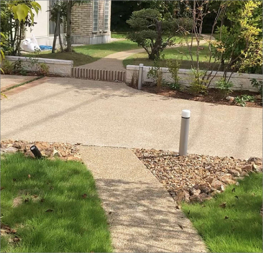 お気に入りの愛車をしまう宝箱のような庭空間